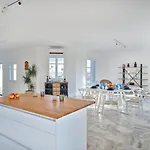 Amal Villa Alikí